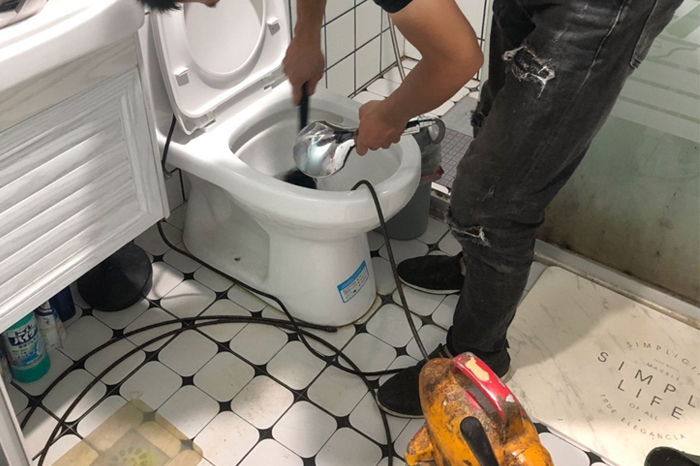 册亨马桶堵塞自己疏通还是找师傅?专业上门服务让你省时更省心